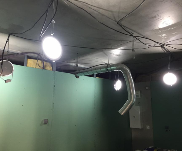 Travaux de réseaux et ventilation lors de la construction d’un restaurant